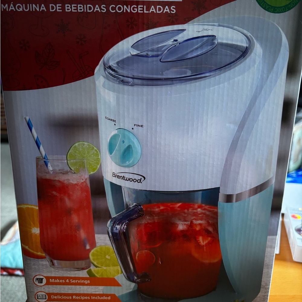 Brentwood Frozen Drink Machine New in box Glass salad